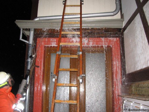 2009_08_09 Endstehungsbrand Erikastrasse 2 009